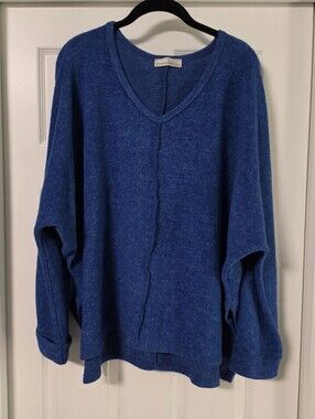 Zenana Luxe Hacci, V-Neck, Center Seam Sweater - size 1X/2X